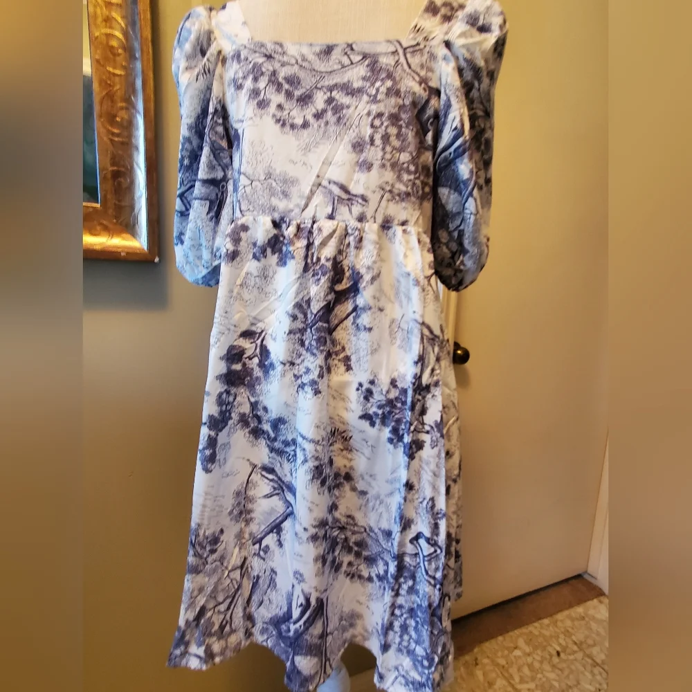 Dress - Picture 5 of 9